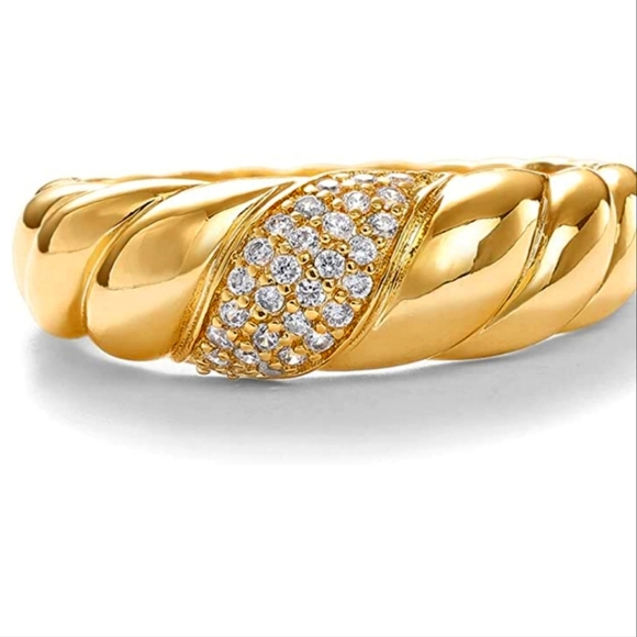 roses_garden Jewelry - 14k Gold & CZ Croissant Signet Ring NWT